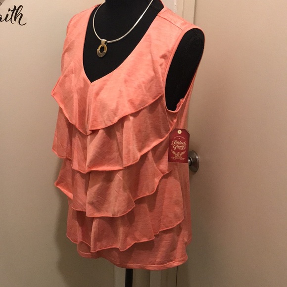 🆕 Ladies Sleeveless Tiered V-Neck Coral Top Size Medium. NWT - Picture 4 of 5